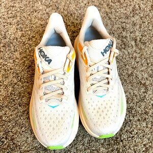 Hoka Clifton 9 sneakers size 8M